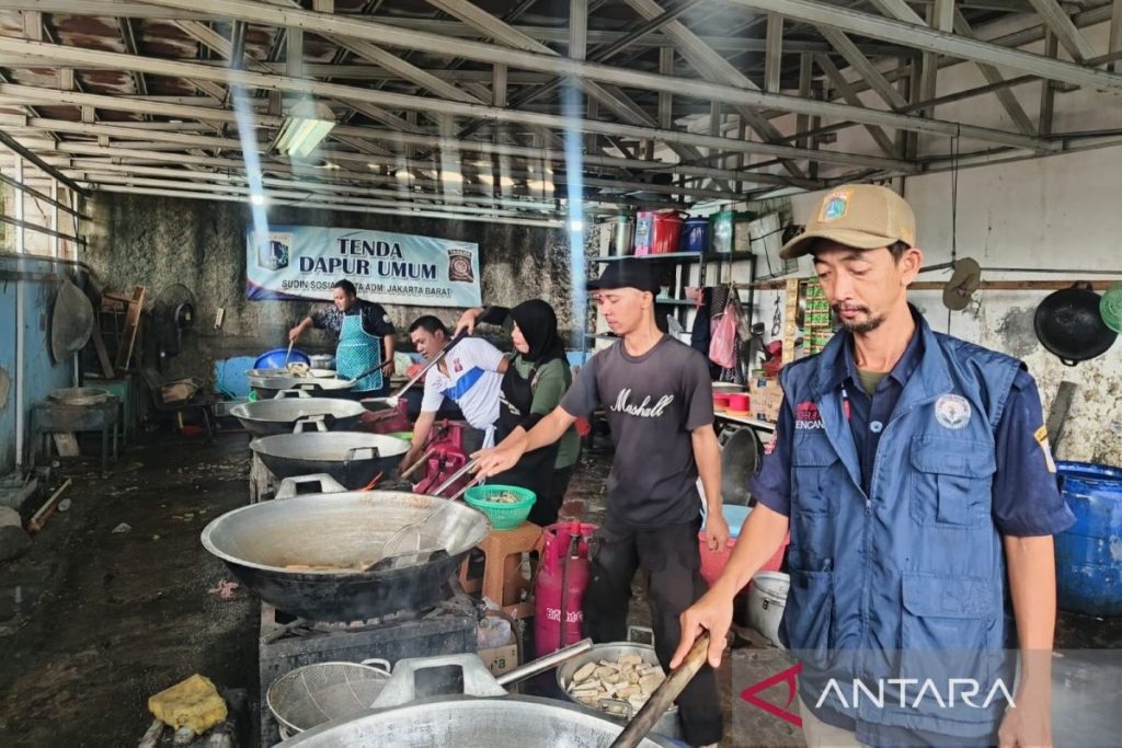 Jakarta Flood Response: Pemerintah mengirimkan logistik, mengatur dapur