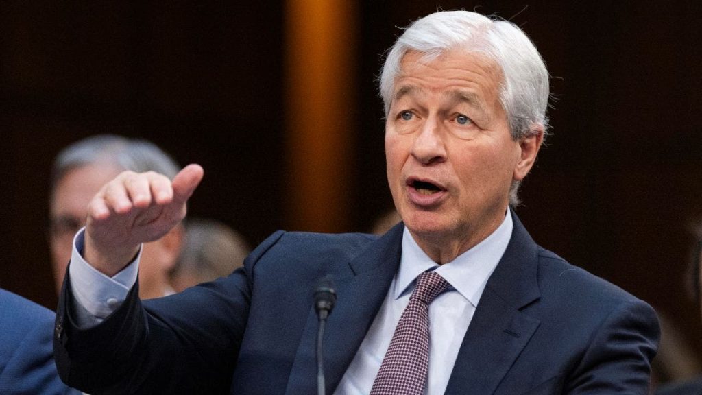 Jamie Dimon berbicara mengenai tarif: ‘Abaikan saja’