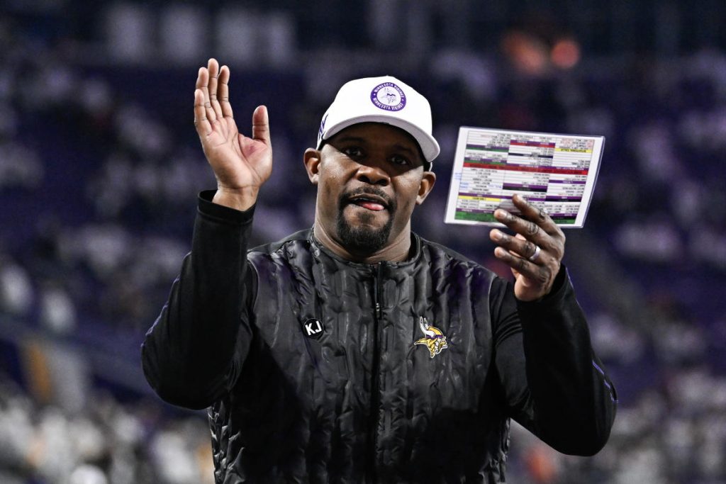 Jets meminta wawancara dengan koordinator pertahanan Viking Brian Flores untuk pekerjaan pelatih kepala yang kosong