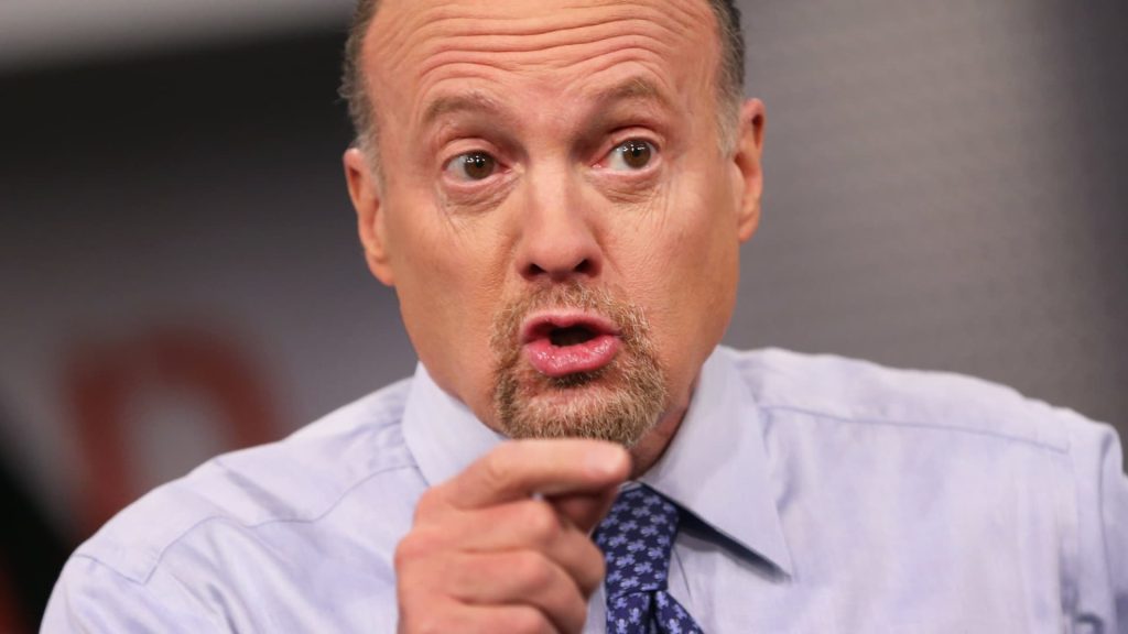 Jim Cramer memperkirakan tindakan pasar akan mencerminkan Trump, bukan The Fed