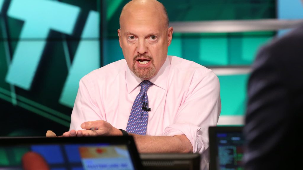 Jim Cramer menjelaskan mengapa Nasdaq gagal menguat pada hari Senin