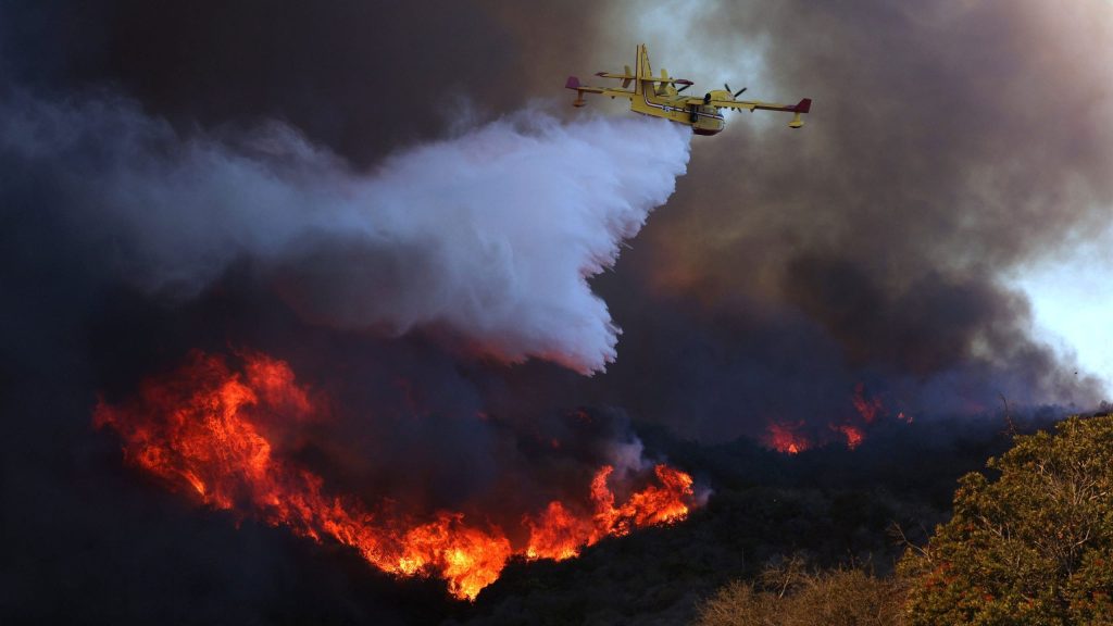 Kampus-kampus di wilayah Los Angeles ditutup karena kebakaran yang meluas