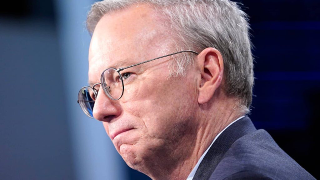 Kantor keluarga Eric Schmidt berinvestasi pada startup AI