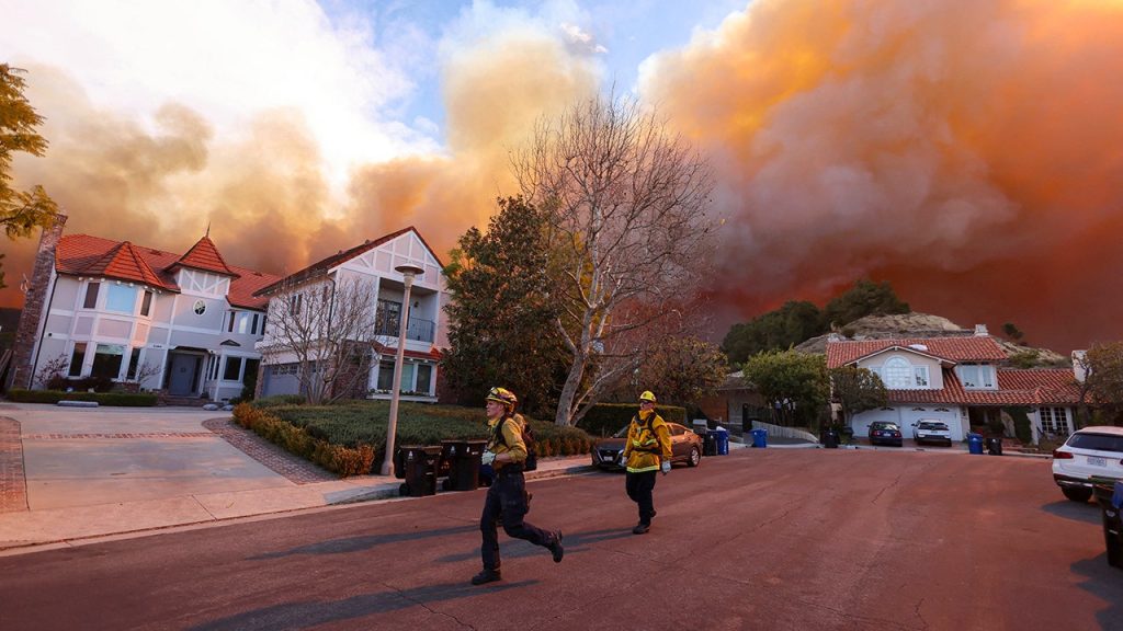 Kebakaran hutan California: Apa yang harus dibawa saat mengungsi