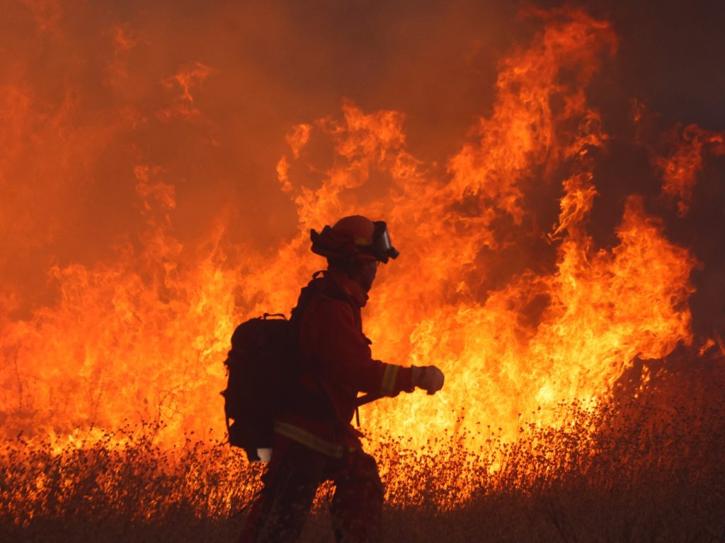 Kebakaran hutan baru yang berkembang pesat terjadi di utara Los Angeles | Berita Cuaca