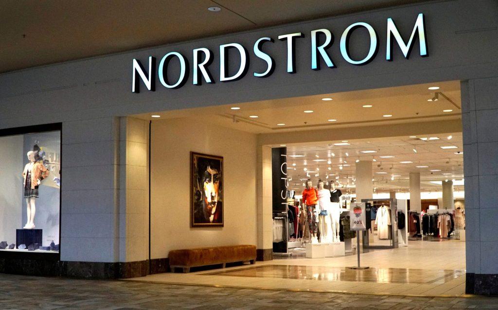 Keluarga Nordstrom akan menjadikan pengecer swasta dalam kesepakatan  miliar