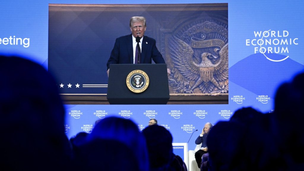 Komentar Trump di Davos memicu kembali kontroversi debanking