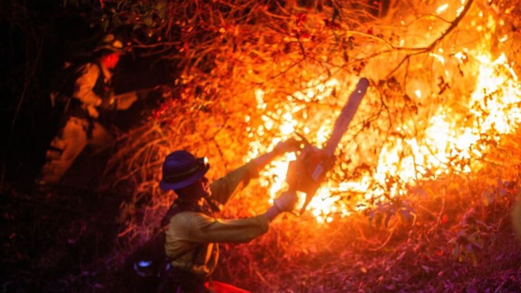 Korban tewas akibat kebakaran di Los Angeles meningkat, disertai angin berbahaya yang datang