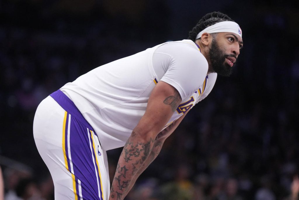 Lakers kehilangan Anthony Davis karena cedera perut, diterbangkan oleh tim 76ers bermain tanpa Joel Embiid, Paul George