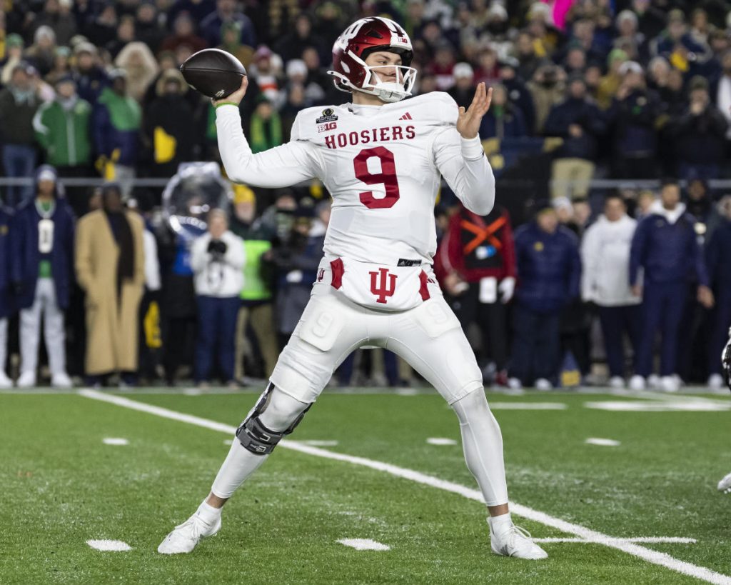 Laporan: Indiana QB Kurtis Rourke ‘diyakini’ untuk bermain sepanjang musim 2024 dengan ACL kanan yang kembali robek