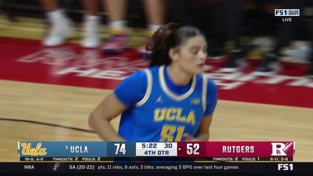 Lauren Betts berusaha keras untuk mendapatkan tantangan yang sulit, memperluas keunggulan UCLA atas Rutgers