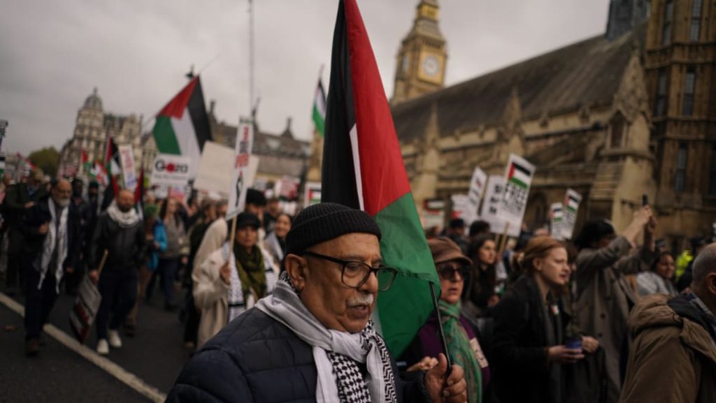 Lebih dari 70 orang ditangkap pada unjuk rasa pro-Palestina di London menjelang gencatan senjata di Gaza