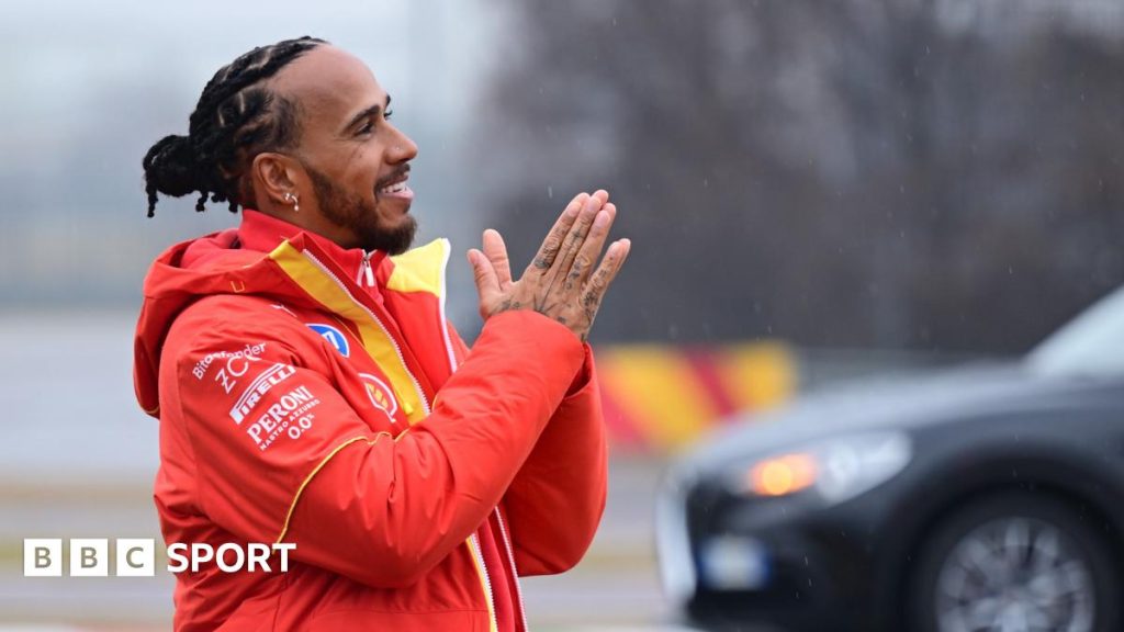 Lewis Hamilton: Pengemudi Ferrari melanjutkan pengujian F1 di Barcelona