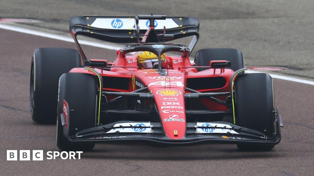 Lewis Hamilton mengendarai mobil Formula 1 Ferrari untuk pertama kalinya