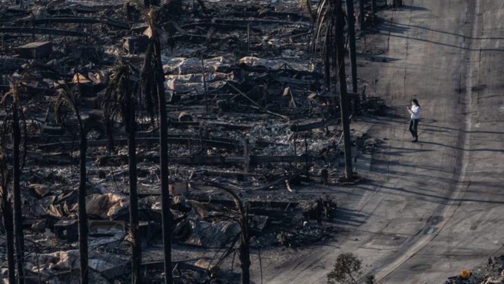 Lingkungan di bawah ancaman saat kebakaran Los Angeles Palisades terus berkobar