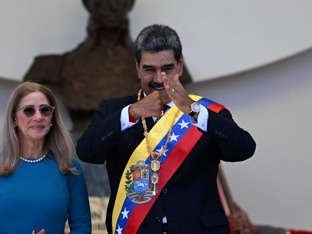 Maduro dari Venezuela dilantik untuk masa jabatan ketiga berturut-turut sebagai presiden