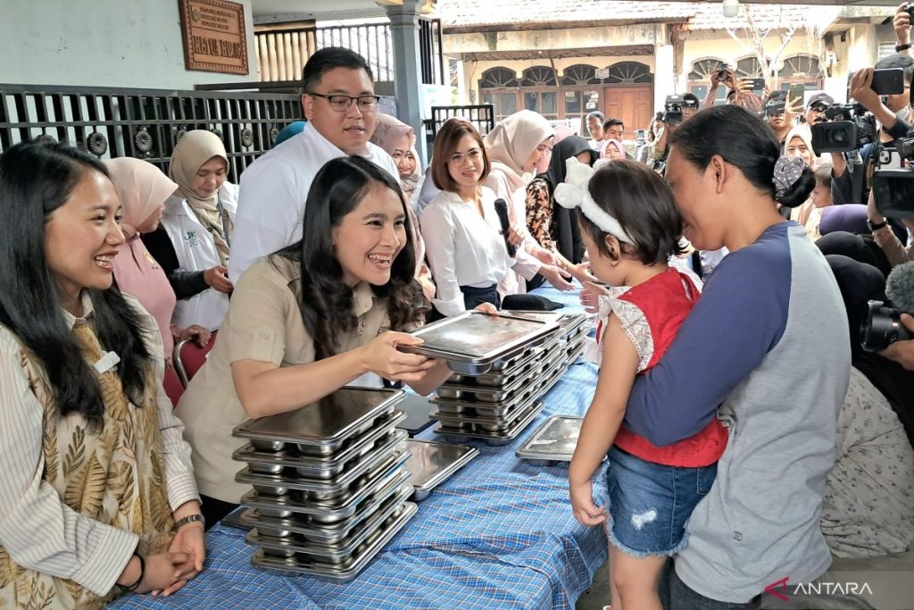 Makanan gratis tidak hanya mencakup anak-anak sekolah, tetapi juga mencakup kelompok rentan