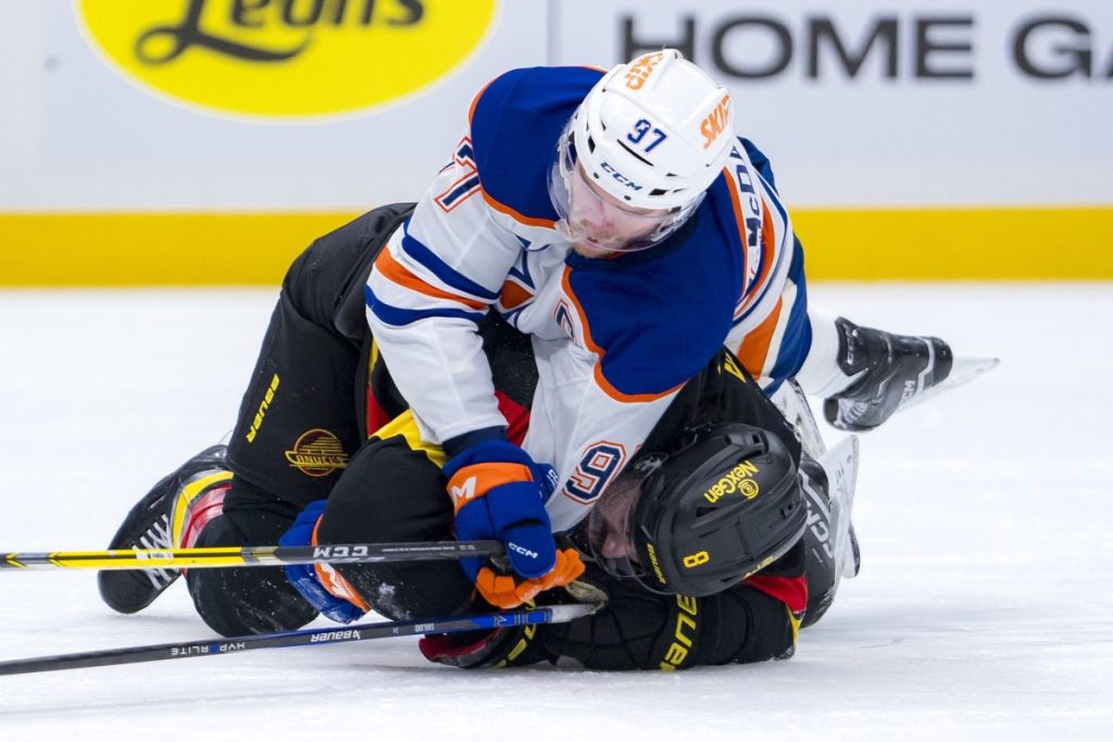 McDavid dari Oilers, Myers dari Canucks Menerima Penalti Pertandingan di Akhir yang Sengit