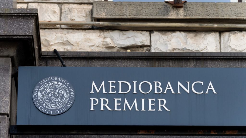 Mediobanca Italia menolak tawaran pengambilalihan Monte Dei Paschi