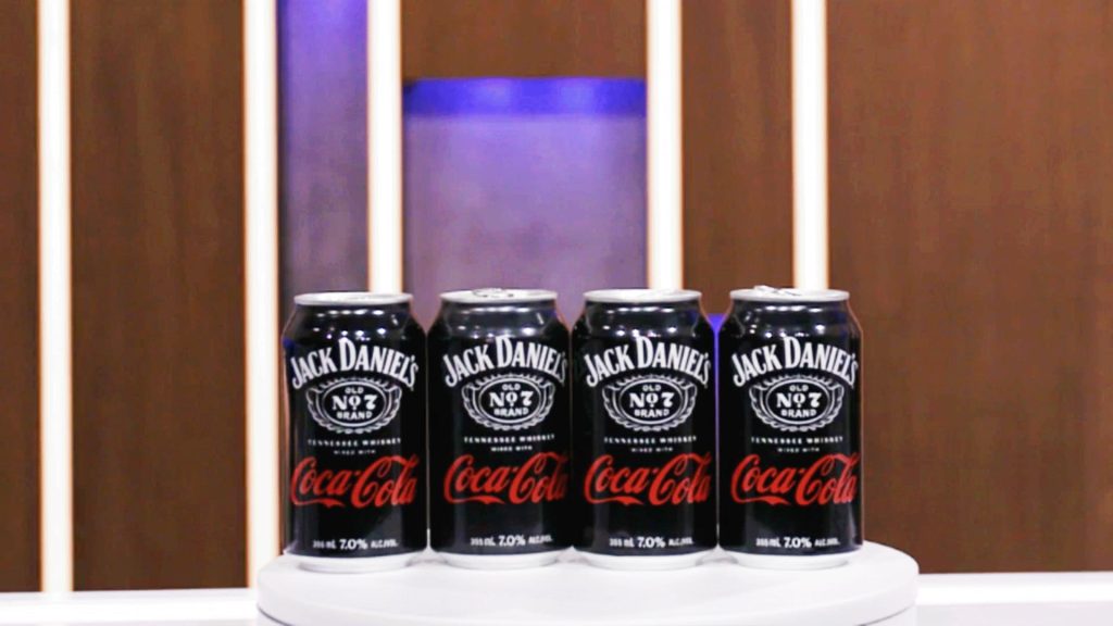 Mengapa Anheuser-Busch dan Coca-Cola ingin masuk ke pasar koktail kalengan