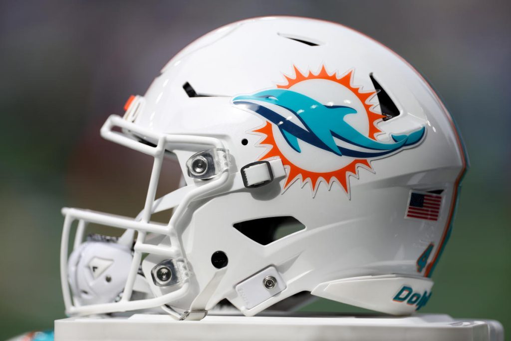 Miami Dolphins menjadi tuan rumah pertandingan NFL pertama di Spanyol, dimainkan di stadion Real Madrid