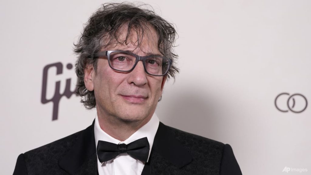 Neil Gaiman, menghadapi banyak tuduhan pelecehan seksual, dijatuhkan oleh penerbit Dark Horse Comics