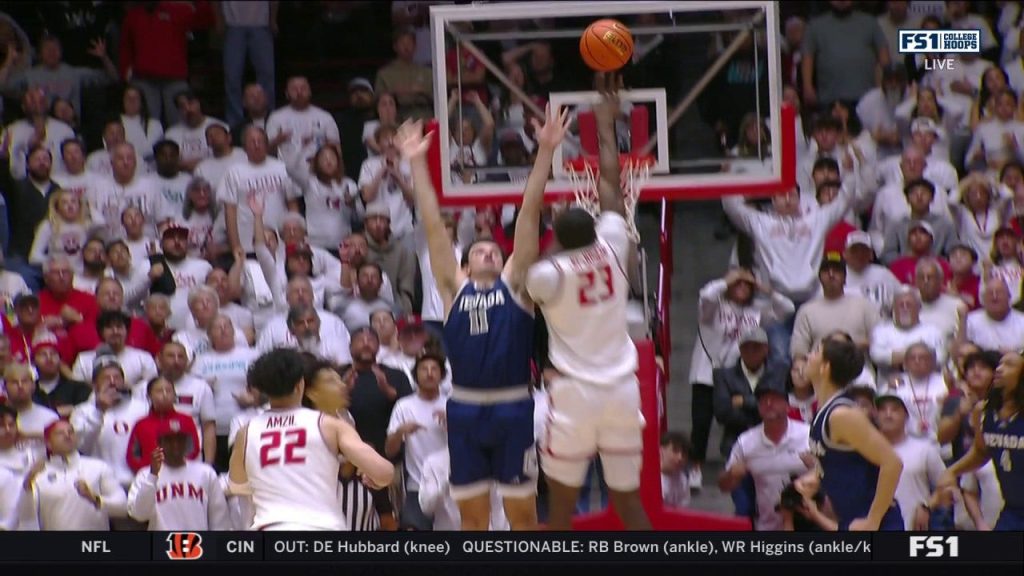 Nelly Junior Joseph dari New Mexico melakukan buzzer-beater yang memenangkan pertandingan dalam perpanjangan waktu untuk mengamankan kemenangan 82-81 atas Nevada