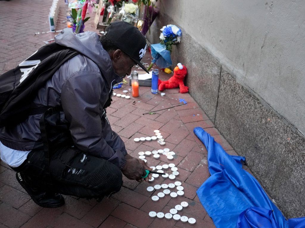 New Orleans berduka saat Bourbon Street dibuka kembali setelah serangan tabrakan truk | Dalam Berita Gambar