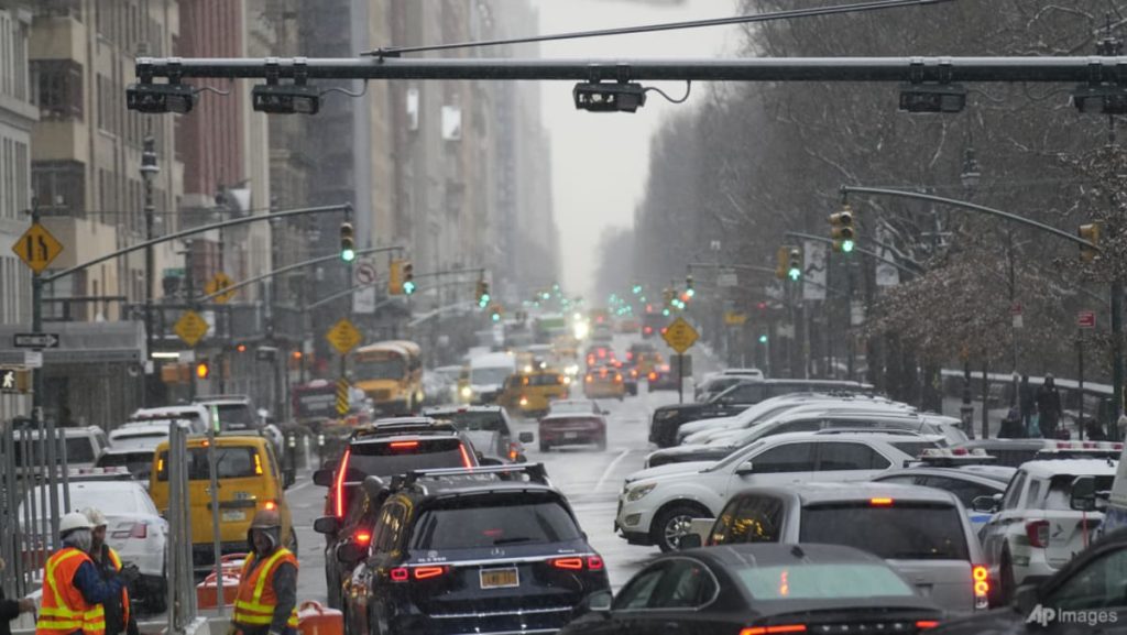 New York memberlakukan biaya kemacetan lalu lintas sebesar US untuk pengemudi yang memasuki Manhattan