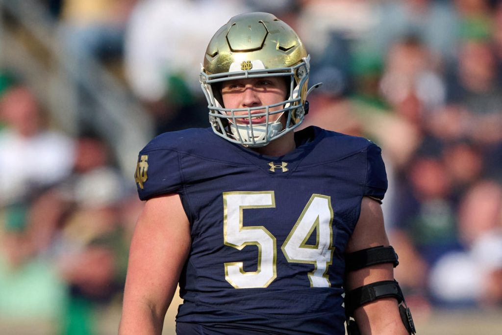 Notre Dame yang memulai LT Anthonie Knapp akan melewatkan pertandingan perebutan gelar nasional CFP vs. Ohio State