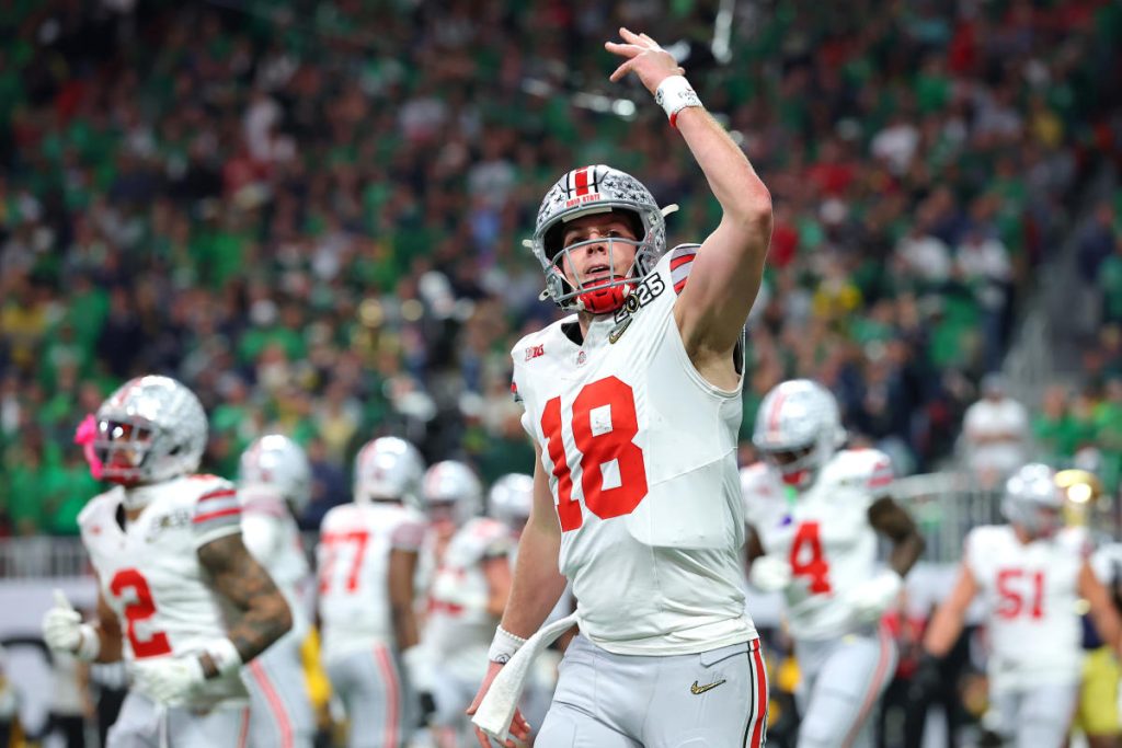 Ohio State QB Will Howard menetapkan standar permainan gelar CFP baru dengan awal yang gemilang dalam kemenangan atas Notre Dame