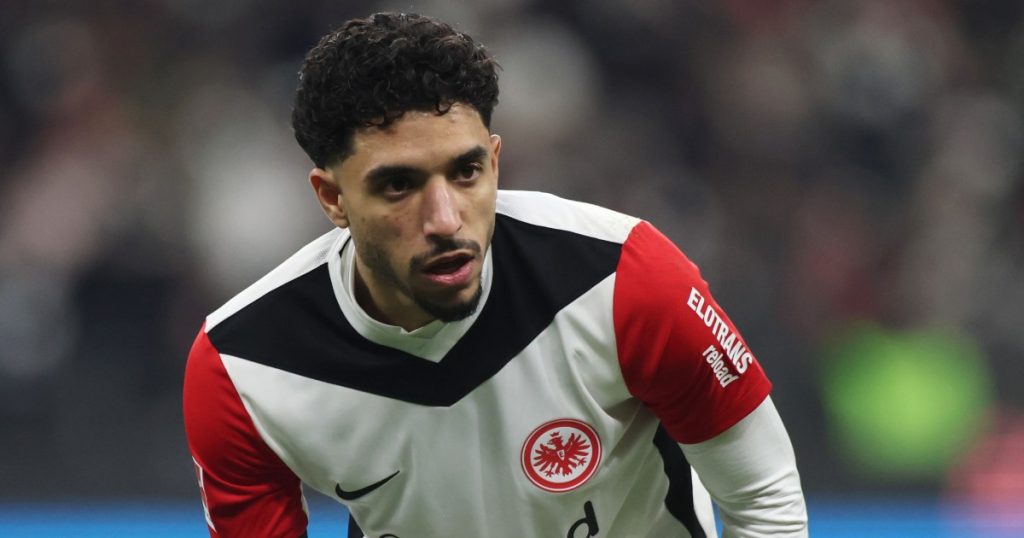 Omar Marmoush menandatangani kontrak dengan Man City dengan status transfer dari Eintracht Frankfurt | Berita Sepak Bola