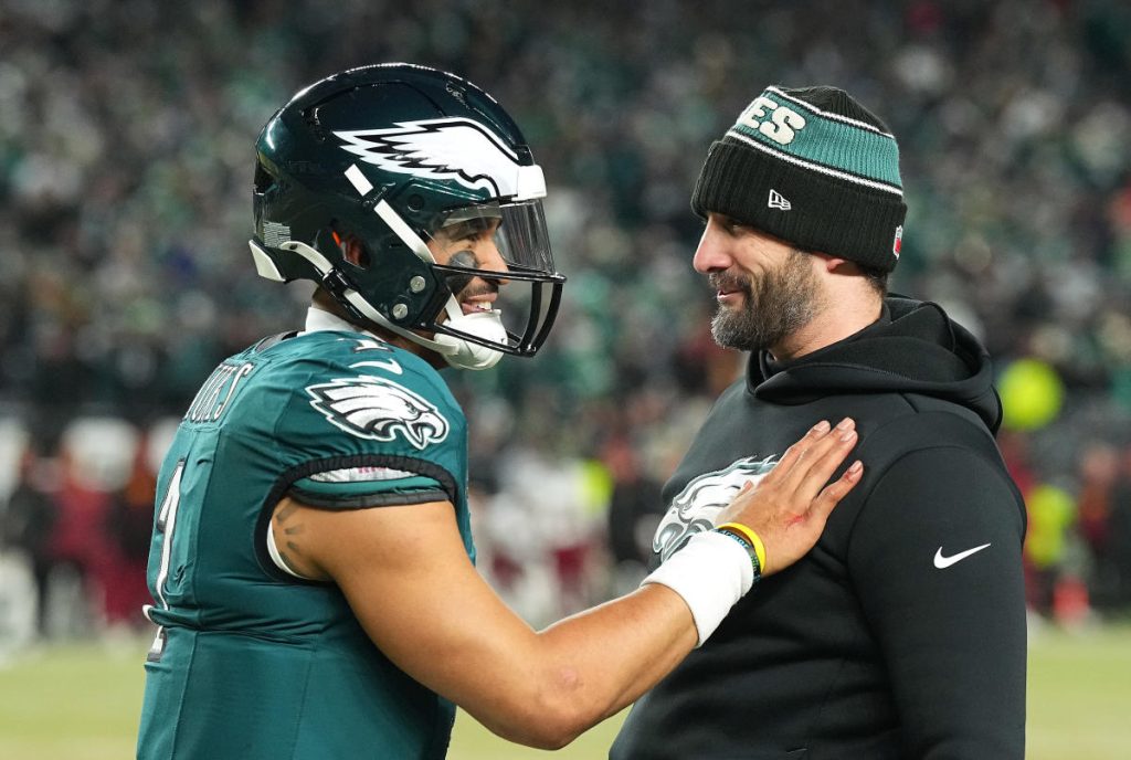 Pelatih Eagles Nick Sirianni bermain di QB Jalen Hurts ” Straitjacket ‘komentar di depan Super Bowl