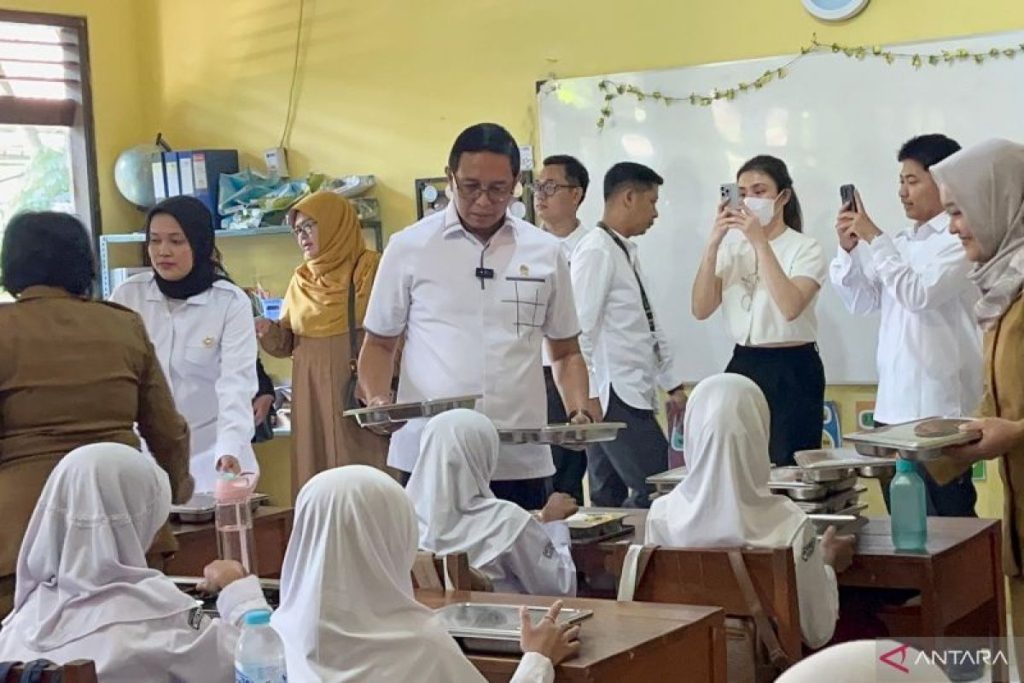 Pemerintah memastikan standar operasional dapur makanan bergizi gratis