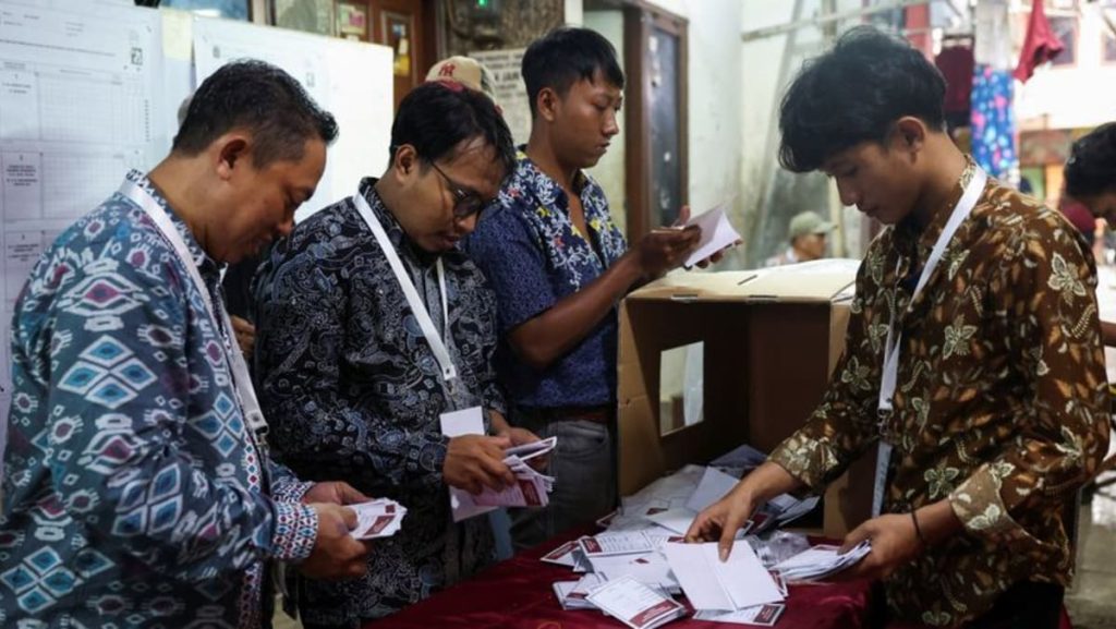 Pengadilan Indonesia mengatakan ambang batas suara untuk calon presiden tidak mengikat secara hukum