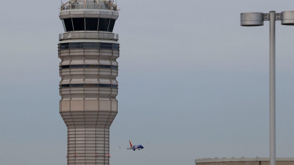 FAA untuk membatasi lalu lintas helikopter di sekitar Reagan National setelah kecelakaan pesawat yang fatal