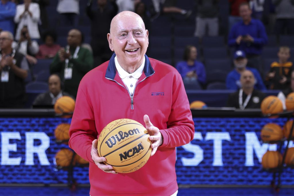 Penyiar legendaris Dick Vitale mengatakan dia bebas kanker dan siap mengadakan pertandingan untuk ESPN lagi