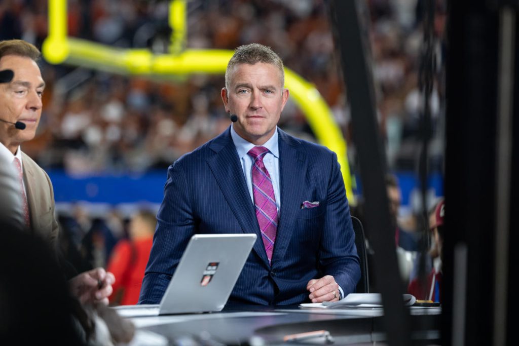 Playoff Sepak Bola Perguruan Tinggi: Kirk Herbstreit menjadi emosional di ESPN setelah kemenangan Ohio State atas Notre Dame