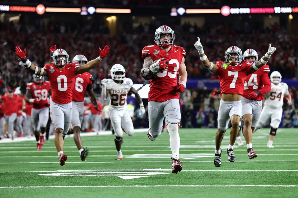 Playoff Sepak Bola Perguruan Tinggi: TD pengembalian Jack Sawyer yang gagal memperkuat kemenangan Cotton Bowl di Ohio State atas Texas