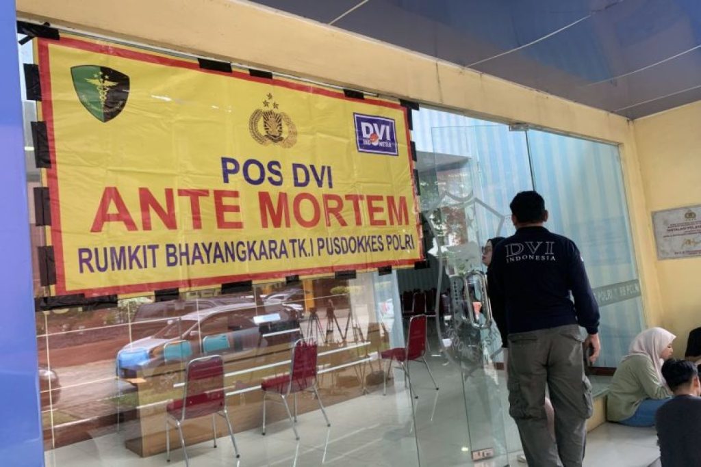 Polisi meminta Dinas Kesehatan Penerbangan membantu mengidentifikasi korban Glodok