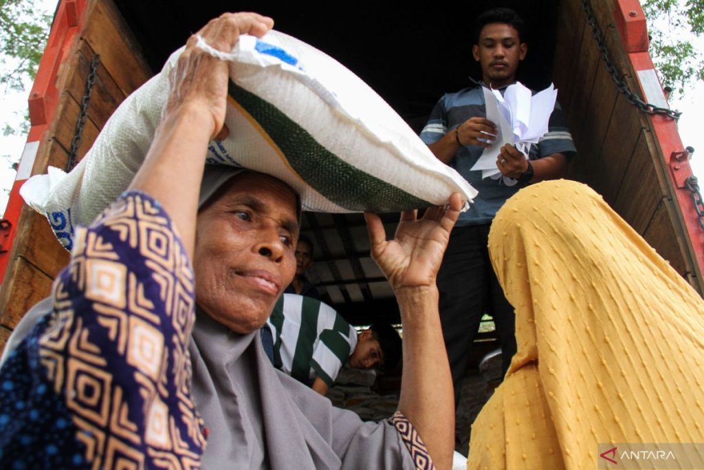 Prabowo menyetujui program bantuan beras enam bulan mulai Januari