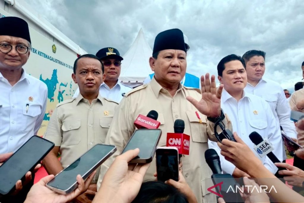 Prabowo merayakan keberhasilan pemerintah dalam mengendalikan harga