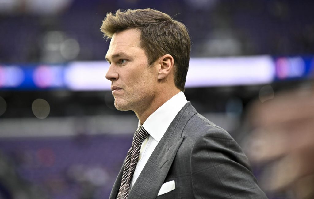 Raiders dilaporkan meminta wawancara dengan koordinator Lions, menempatkan konflik siaran Fox karya Tom Brady sebagai yang terdepan