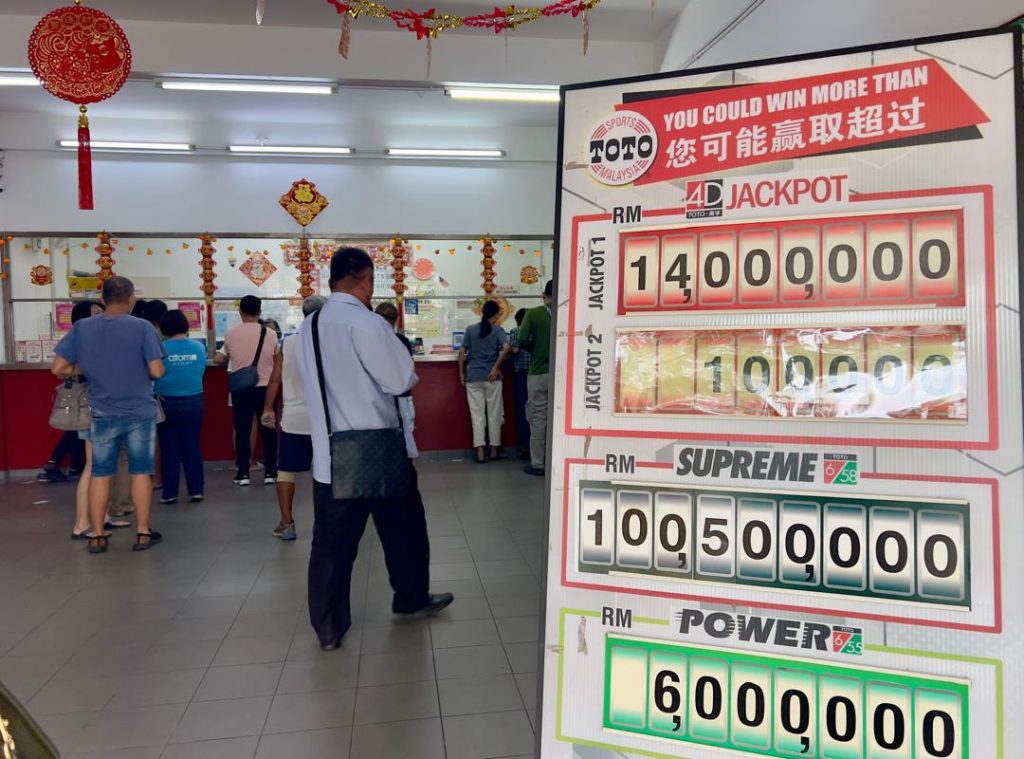 Rekor hadiah jackpot Sports Toto mencapai RM100 juta, memicu kegilaan lotere di Malaysia