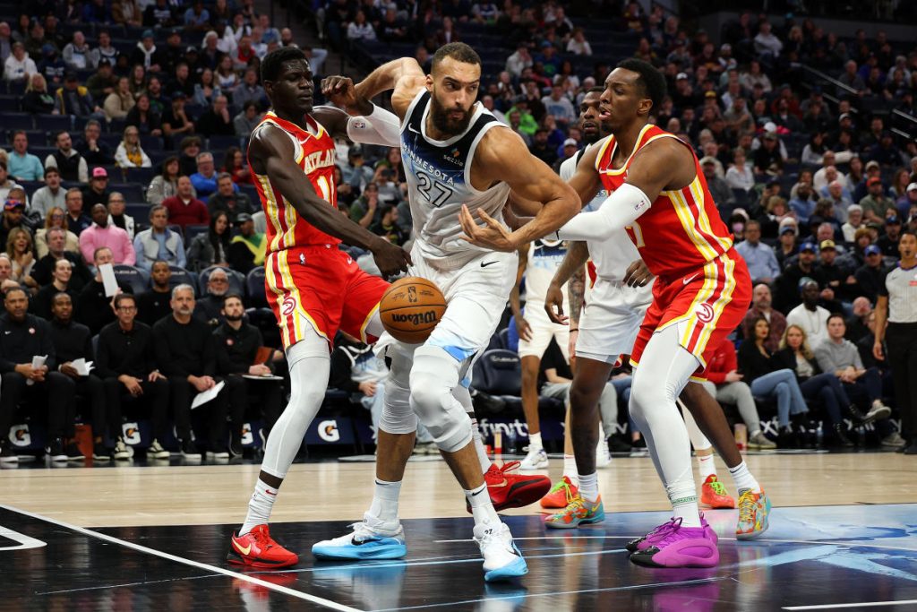 Rudy Gobert, Mouhamed Gueye Hampir Dipukul oleh Sepotong Jumbotron Jatuh di Target Center