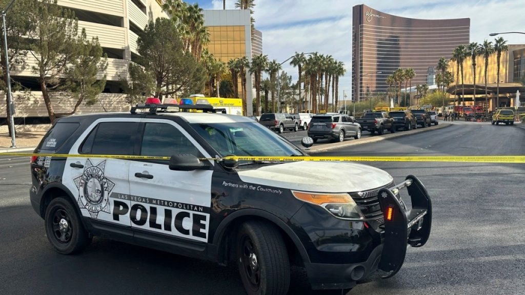 Satu orang tewas setelah truk Tesla terbakar di luar hotel Trump di Las Vegas | Berita Polisi