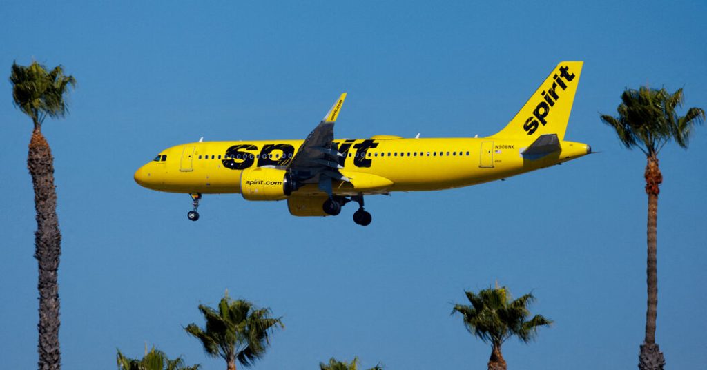 Spirit Airlines akan melarang tato ‘ofensif’ dan mengungkapkan pakaian