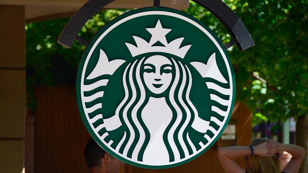 Starbucks membatalkan kebijakan kamar mandi terbuka