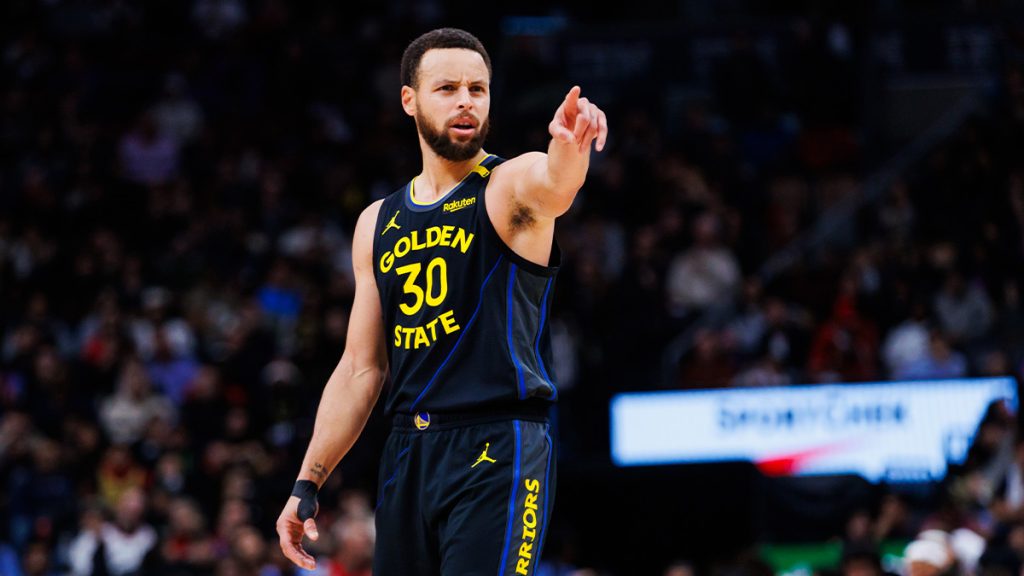 Steph melewati sepasang legenda NBA di dua papan peringkat sepanjang masa