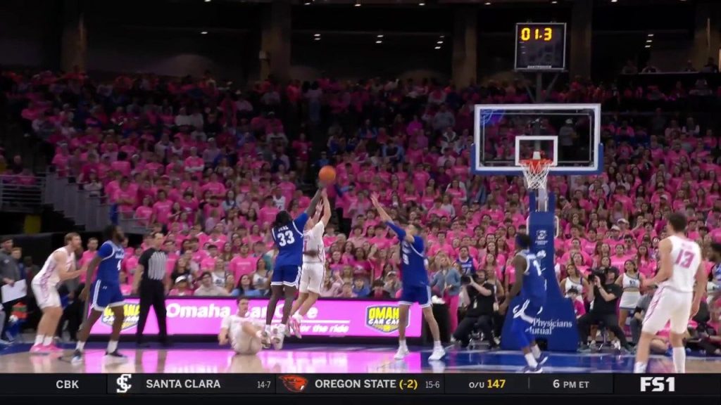 Steven Ashworth mencetak gol floater yang keras di buzzer untuk memperpanjang keunggulan Creighton di atas Seton Hall